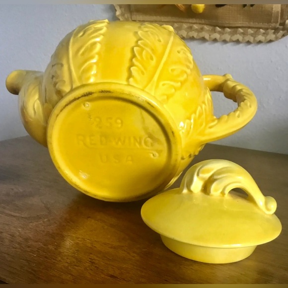 Vintage Red Wing Pottery Teapot - Yellow No. 259 - Picture 3 of 14